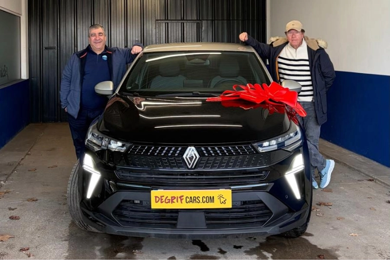 Livraison client dans nos locaux Renault Captur - DEGRIFCARS