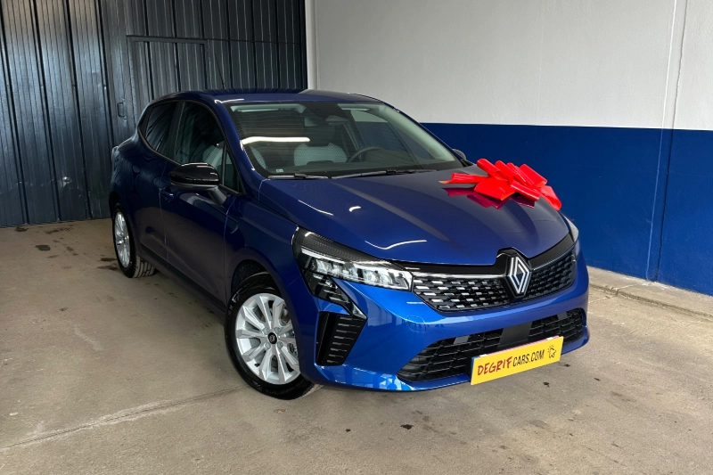 Livraison client dans nos locaux Renault Clio - DEGRIFCARS