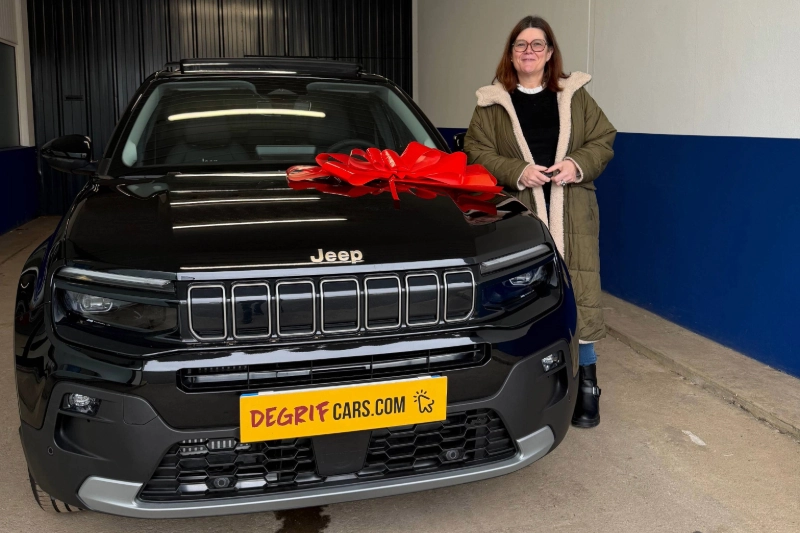 Livraison client dans nos locaux Jeep Avenger - DEGRIFCARS