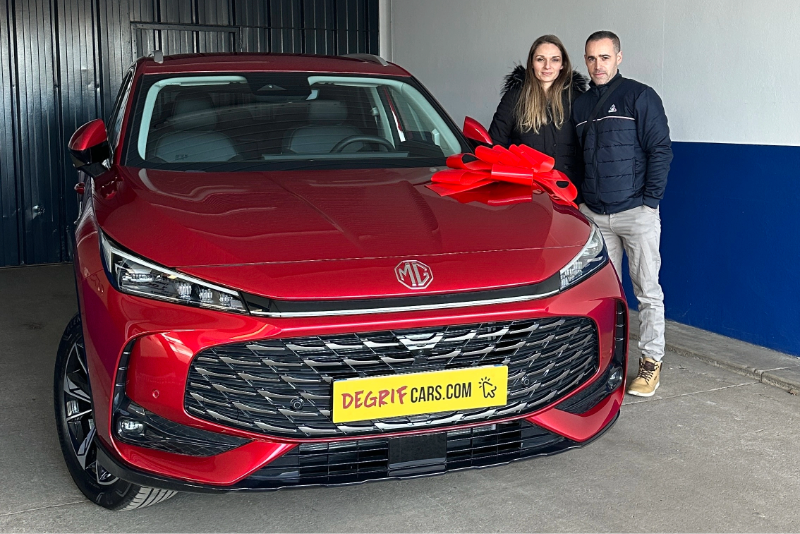 Livraison client dans nos locaux MG EHS Luxury - DEGRIFCARS