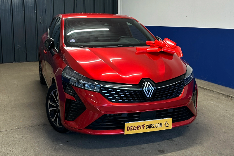 Livraison client dans nos locaux Renault Clio V - DEGRIFCARS