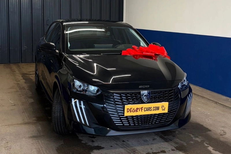 Livraison client dans nos locaux Peugeot 208 - DEGRIFCARS