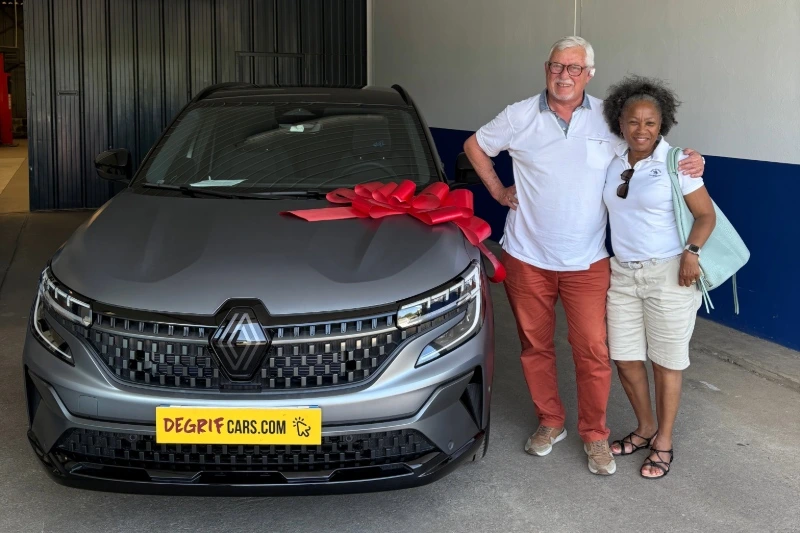 Livraison client dans nos locaux Renault Austral - DEGRIFCARS