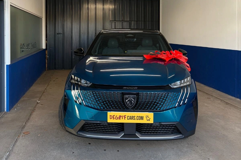 Livraison client dans nos locaux Peugeot 3008 Phase 4 GT - DEGRIFCARS