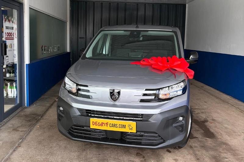 Livraison client dans nos locaux Peugeot Partner XL - DEGRIFCARS