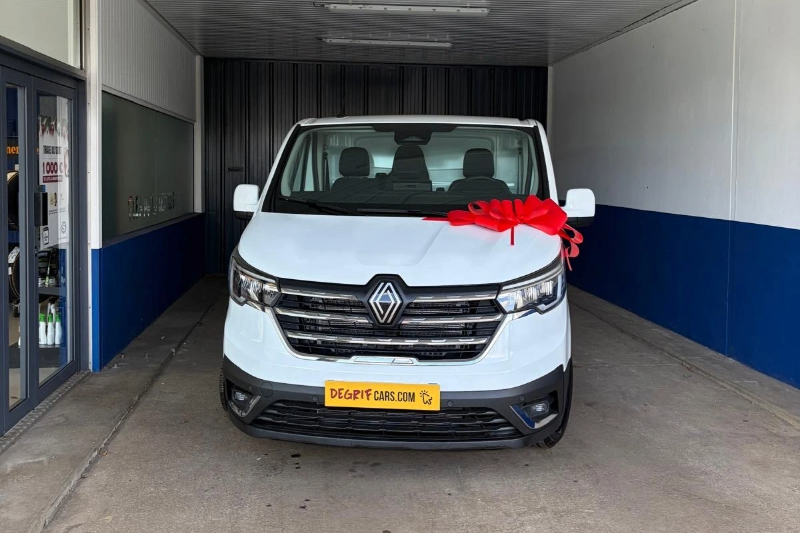 Livraison client dans nos locaux Renault Trafic L2H1 - DEGRIFCARS
