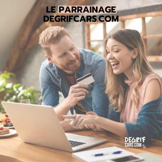 Client Degrifcars recevant son véhicule neuf ou d’occasion reconditionné grâce au parrainage, mandataire automobile au meilleur prix