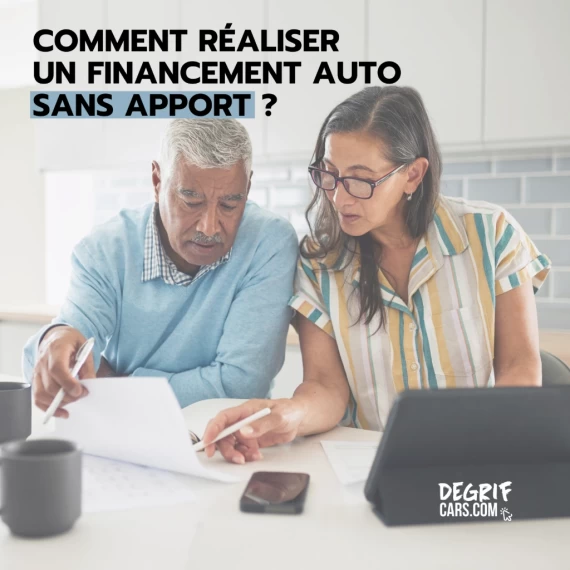 Client de Degrifcars signant un contrat de financement auto sans apport pour une voiture neuve.