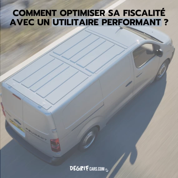 Un professionnel réceptionnant un véhicule utilitaire Peugeot Expert blanc neuf, livré à domicile par le mandataire automobile Degrifcars.com.