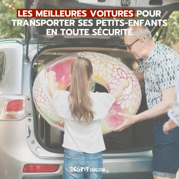 Des sièges enfants installés en toute sécurité dans un SUV familial reconditionné, proposé par le mandataire automobile Degrifcars.com.