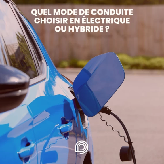 Une voiture électrique neuve est entrain de charger à domicile pour pouvoir l'utiliser et tester tous les modes de conduite