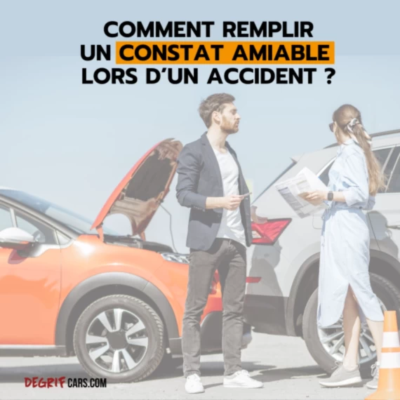 Conducteurs remplissant un constat amiable après un accident de voiture.