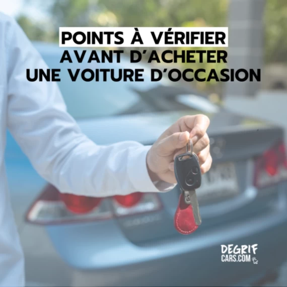 Inspection et remise des clés d’une voiture d’occasion récente par un professionnel Degrifcars.com