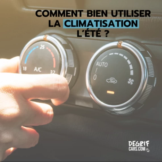 Conducteur utilisant la climatisation dans une voiture en été, avec soleil extérieur et tableau de bord affichant la ventilation activée.